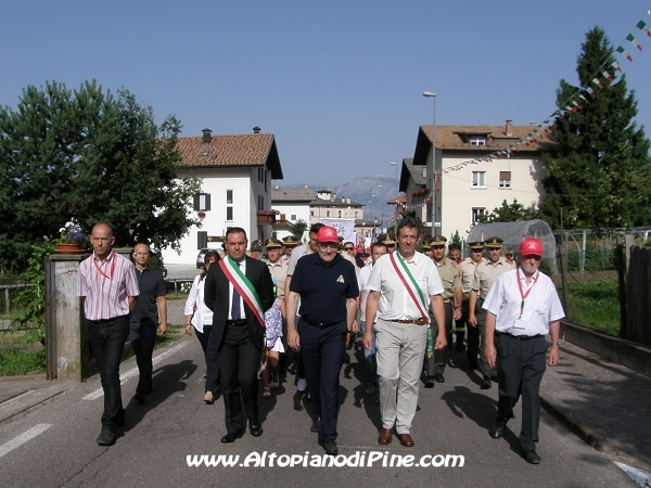 Sfilata 12 campeggio allievi Vigili del Fuoco Volontari 2012