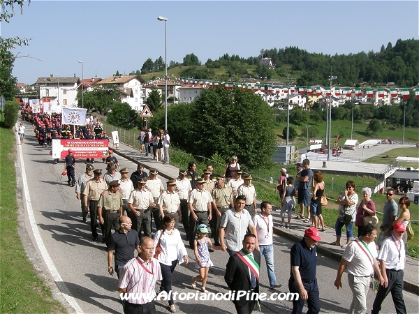 Sfilata 12 campeggio allievi Vigili del Fuoco Volontari 2012