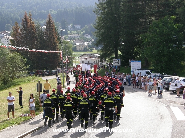 Sfilata 12 campeggio allievi Vigili del Fuoco Volontari 2012