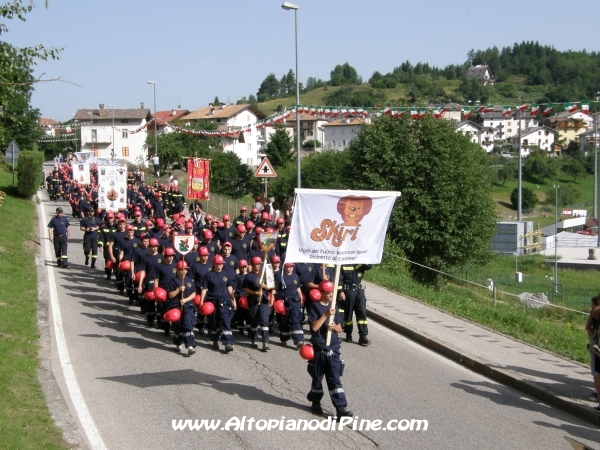 Sfilata 12 campeggio allievi Vigili del Fuoco Volontari 2012