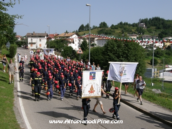 Sfilata 12 campeggio allievi Vigili del Fuoco Volontari 2012