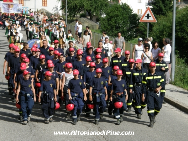 Sfilata 12 campeggio allievi Vigili del Fuoco Volontari 2012