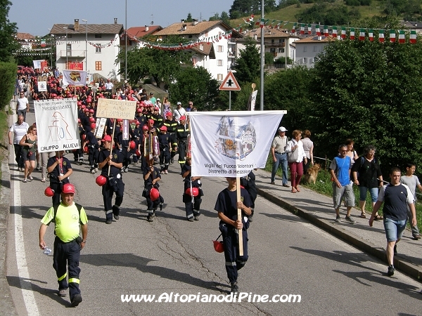 Sfilata 12 campeggio allievi Vigili del Fuoco Volontari 2012