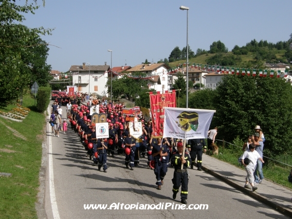 Sfilata 12 campeggio allievi Vigili del Fuoco Volontari 2012