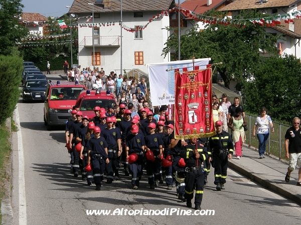 Sfilata 12 campeggio allievi Vigili del Fuoco Volontari 2012