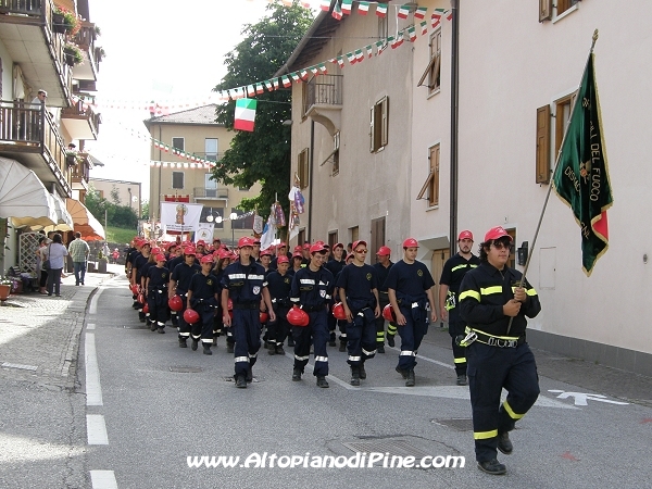 Sfilata 12 campeggio allievi Vigili del Fuoco Volontari 2012