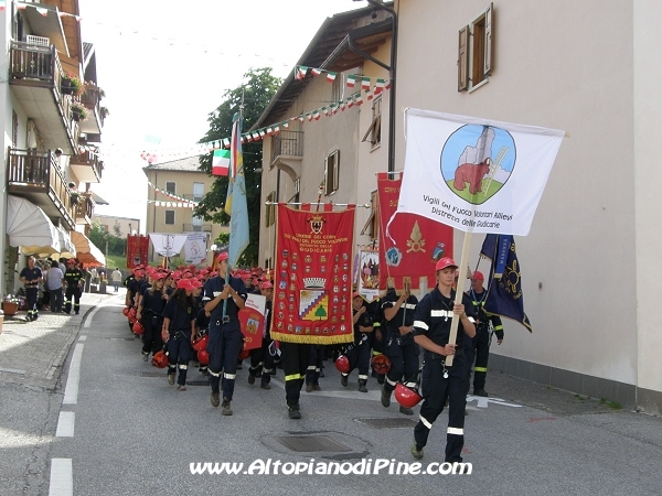 Sfilata 12 campeggio allievi Vigili del Fuoco Volontari 2012