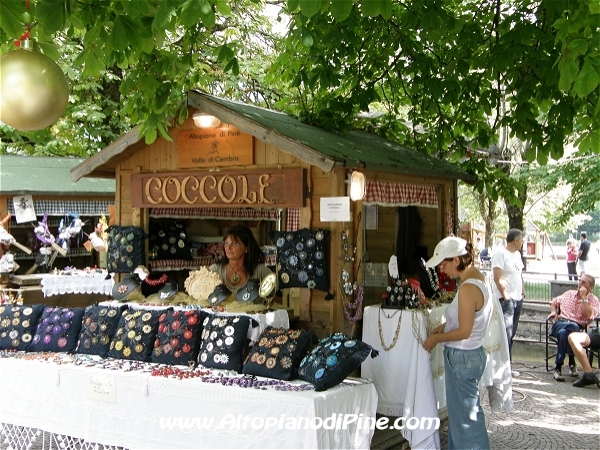 Mercatino prodotti tipici e artigianato 2012