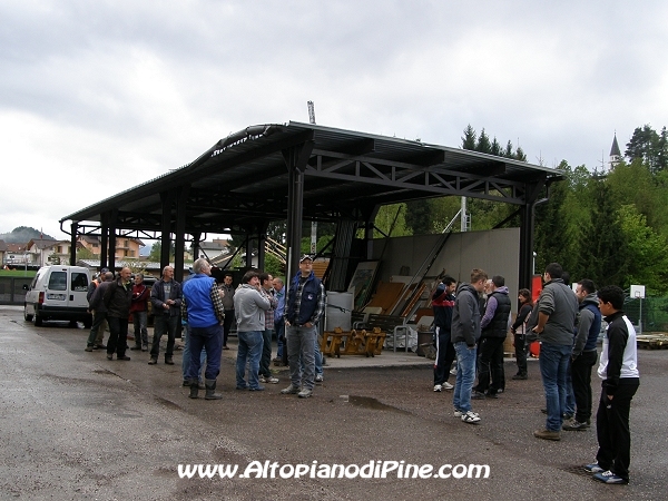 Ore 7.30 i rappresentati dei vari gruppi al Cantiere Comunale - Giornata ecologica 2012