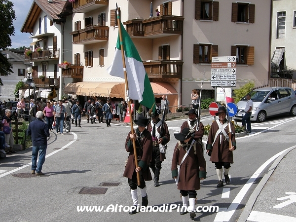 Sfilata rievocatori e spari di saluto - Baselga di Piné agosto 2012