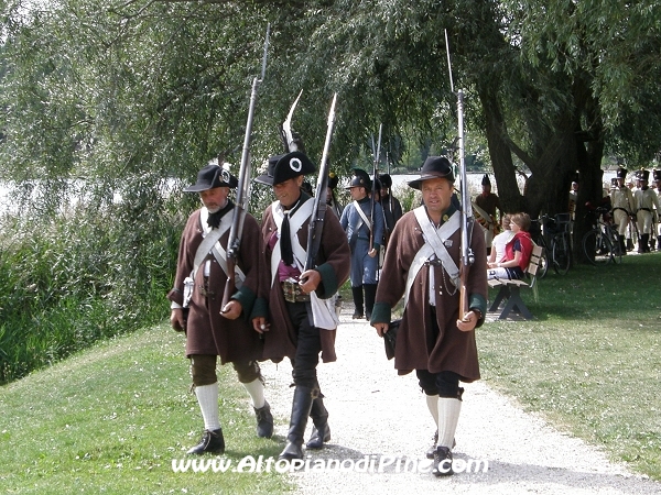Sfilata rievocatori e spari di saluto - Baselga di Piné agosto 2012