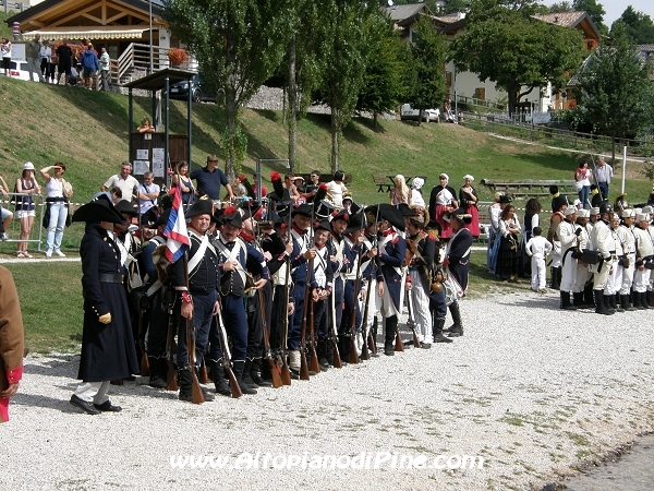 Sfilata rievocatori e spari di saluto - Baselga di Piné agosto 2012