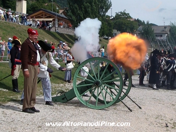 Sfilata rievocatori e spari di saluto - Baselga di Piné agosto 2012