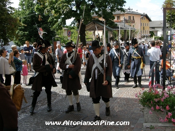 Sfilata rievocatori e spari di saluto - Baselga di Piné agosto 2012