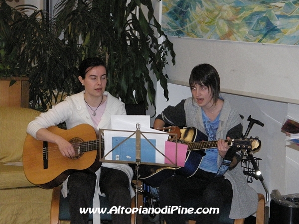  Coro giovani di Miola alla RSA Villa Alpina