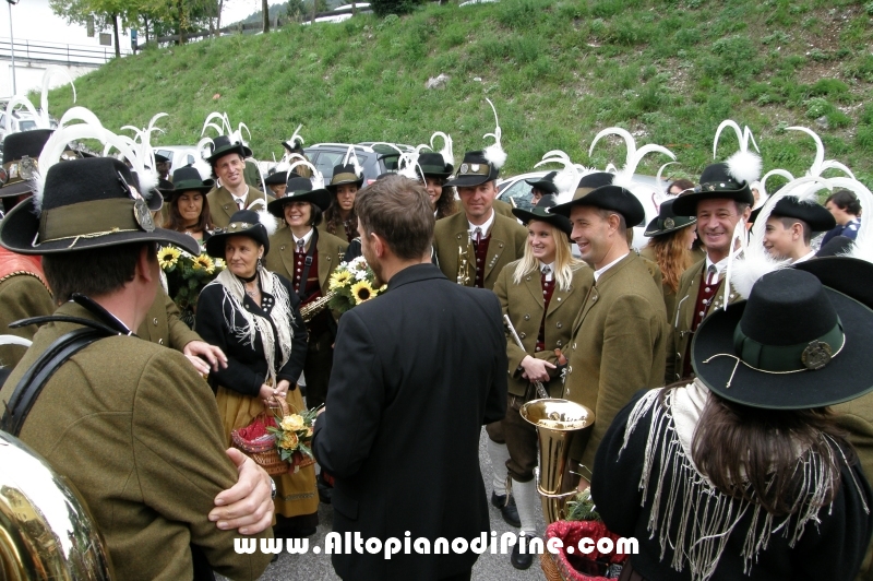 Don Gabriele ringrazia la Banda Folk di Folgaria