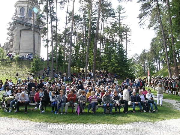 Festa patronale Madonna di Piné  2012 - parte della gente presente alla Comparsa 