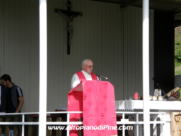 Festa patronale Madonna di Piné  2012 - don Giuseppe accoglie l'arrivo della processione