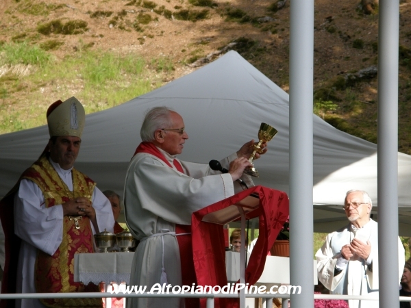 Festa patronale - il calice donato dai comuni di Baselga e Bedollo sempre presente in queste celebrazioni