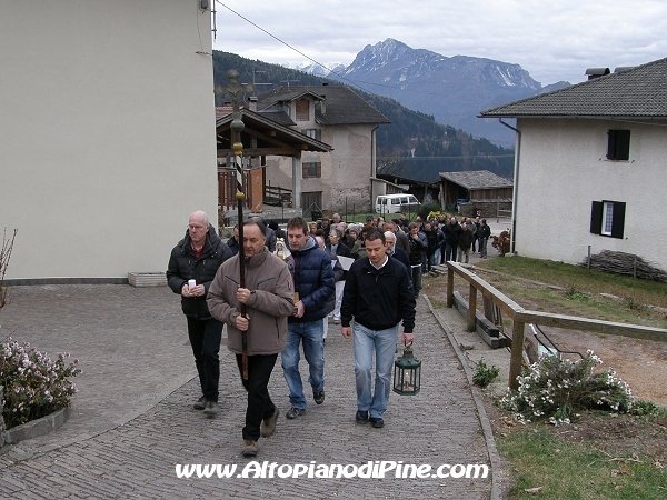 Processione con la statua di Santa Barbara  per le vie del paese di San Mauro