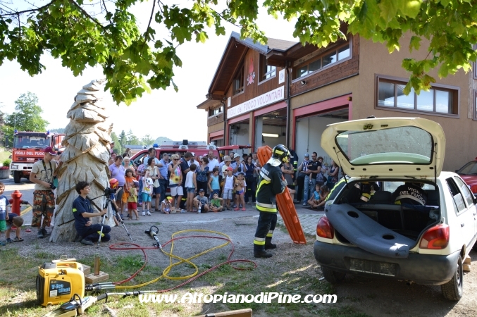 Caserma aperta VVF Baselga di Piné - uso pinze idrauliche e divaricatori