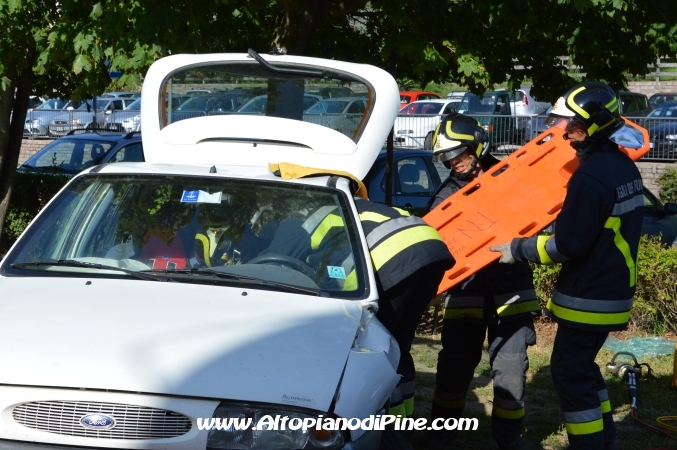 Caserma aperta VVF Baselga di Piné - uso pinze idrauliche e divaricatori