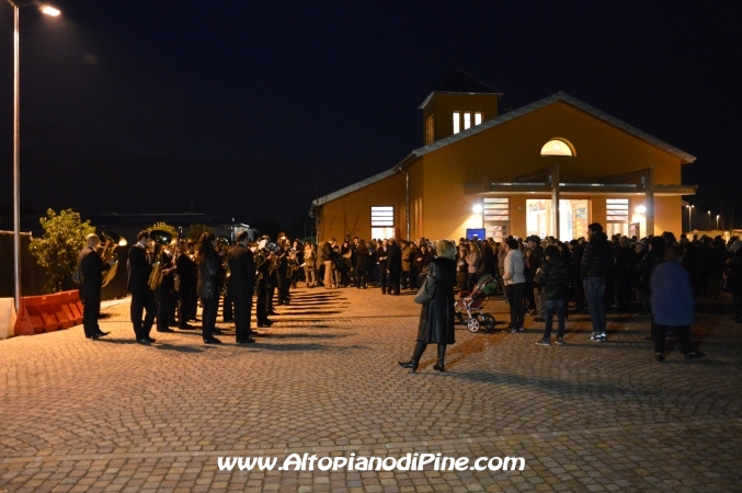 L'esterno della chiesa in notturna - Concordia sulla Secchia 24 novembre 2013