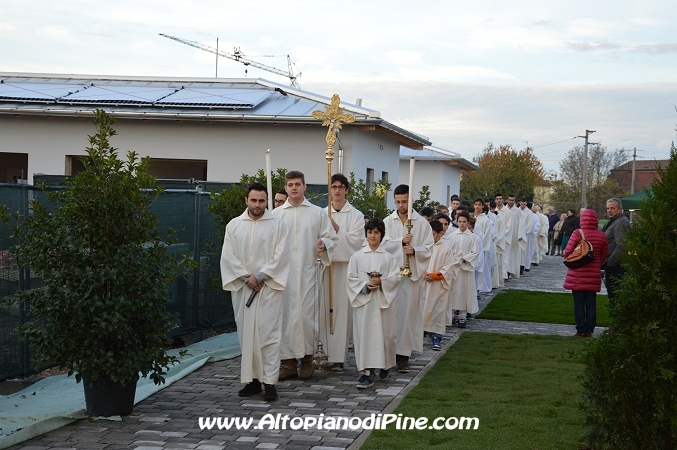 L'inizio della cerimonia con la processione - Concordia sulla Secchia 24 novembre 2013
