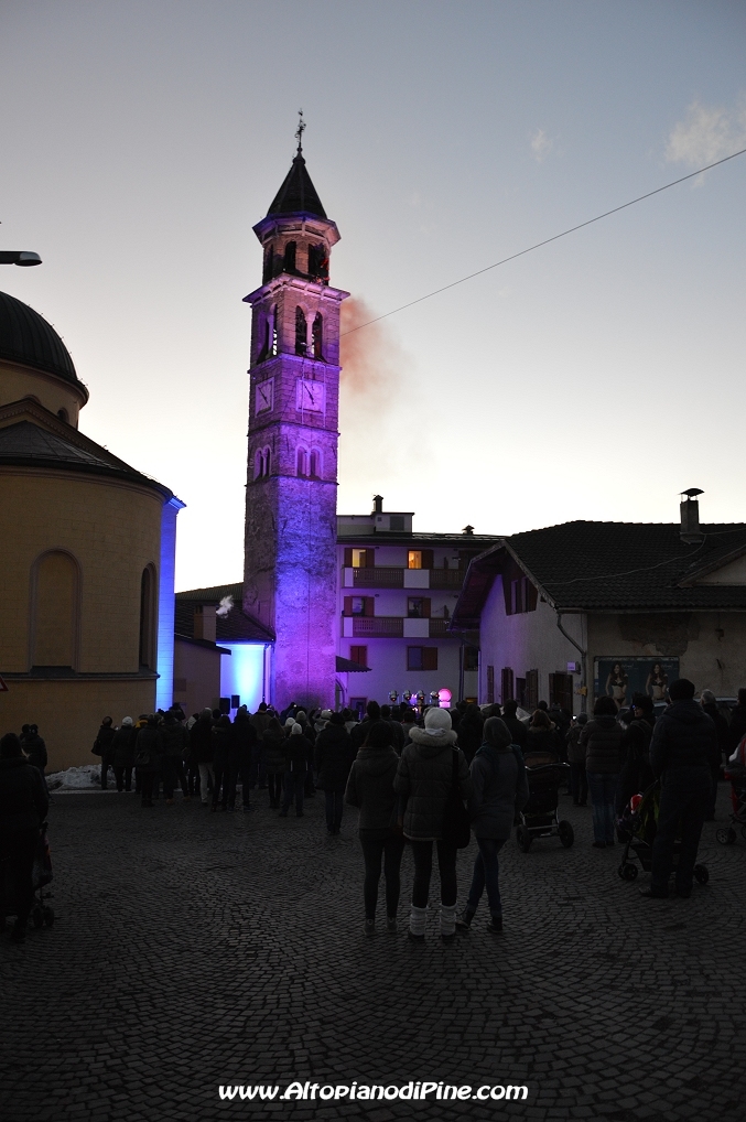 El paes dei Presepi 2013 - Eventi Verticali sul campanile della chiesa di San Rocco