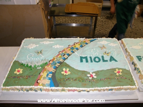 Gemellaggio Fossoli-Miola 2013 - la torta (metá con scritto Miola)
