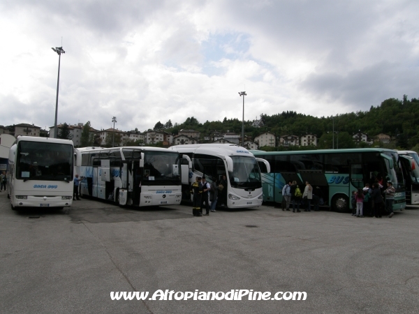 Gemellaggio Fossoli-Miola 2013 - la partenza dei pullman