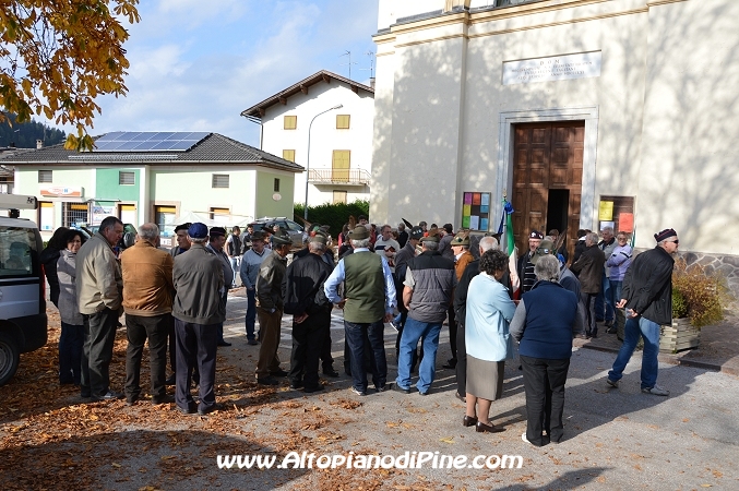 Partenza del corteo fino alla croce in onore dei caduti