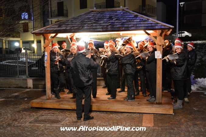 Gruppo Bandistico Folk Pinetano - Natale in Corso Roma a Baselga di Piné - Dicembre 2013