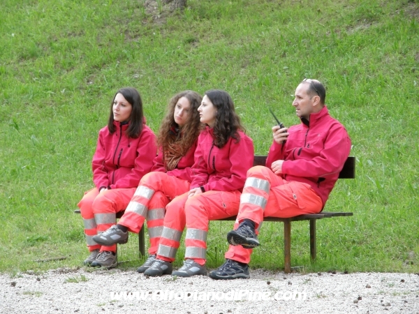 Pellegrinaggio Notturno Montagnaga - Trento 2013 - i volontari del soccorso sempre presenti