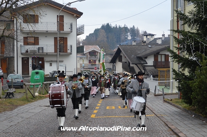 El paes dei Presepi 2013 - Schutzenkompanie Piné-Sover, Civezzano, Pergine e Caldonazzo in sfilata