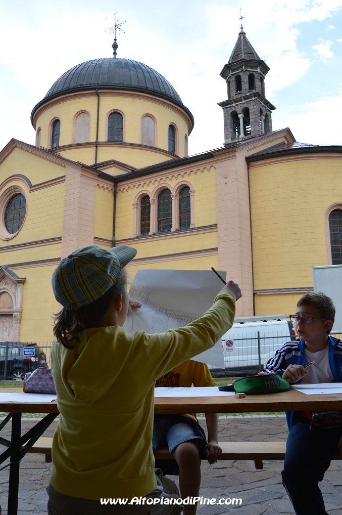 Confronto chiesa - disegno per vedere che le proporzioni siano corrette.