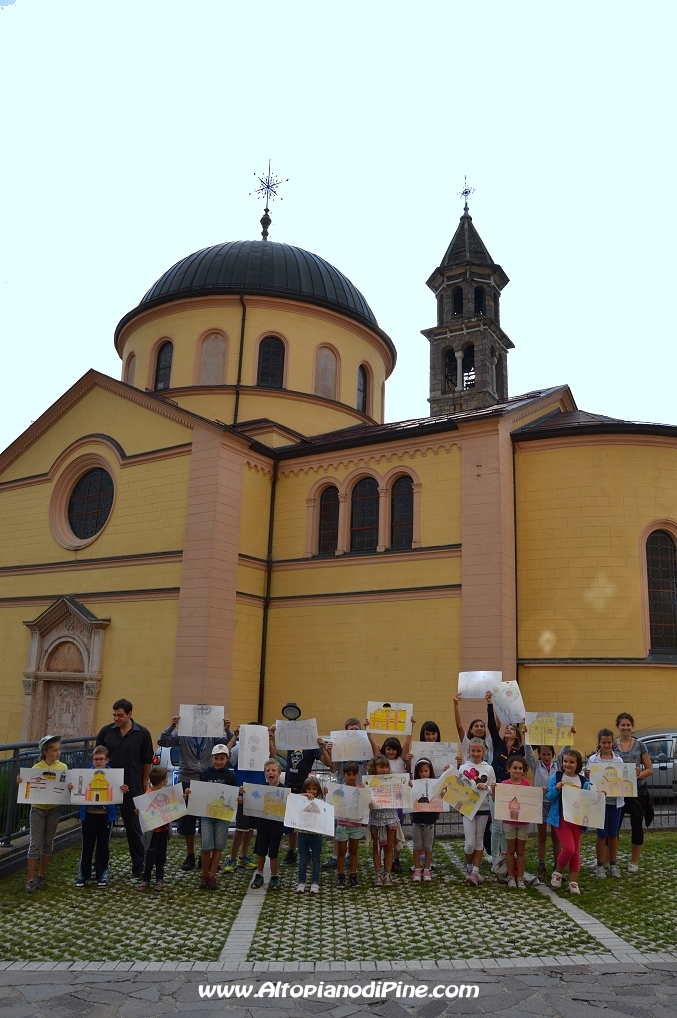 Foto di gruppo dei partecipanti al Concorso di Pittura La nostra Chiesa vista con i vostri occhi.