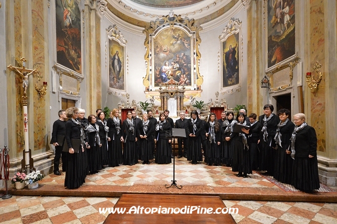 Concerto Immacolata 2014 nel Santuario Madonna di Piné a  Montagnaga - Corale Voci in accordo