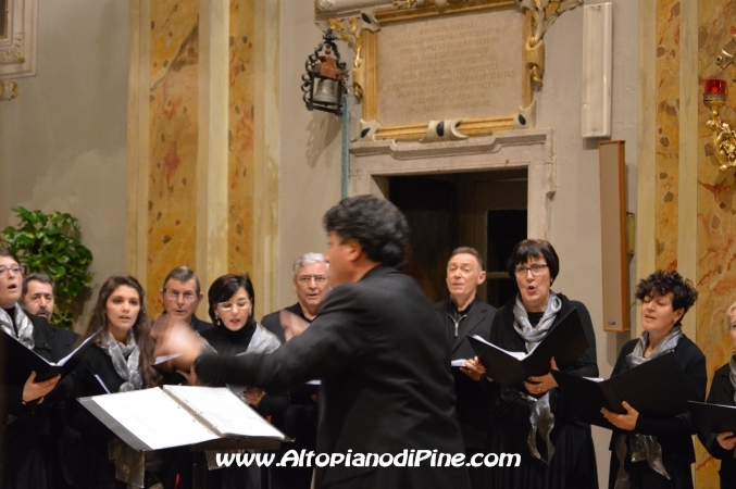 Concerto Immacolata 2014 nel Santuario Madonna di Piné a  Montagnaga - Corale Voci in accordo
