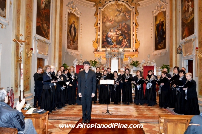 Concerto Immacolata 2014 nel Santuario Madonna di Piné a  Montagnaga - Corale Voci in accordo