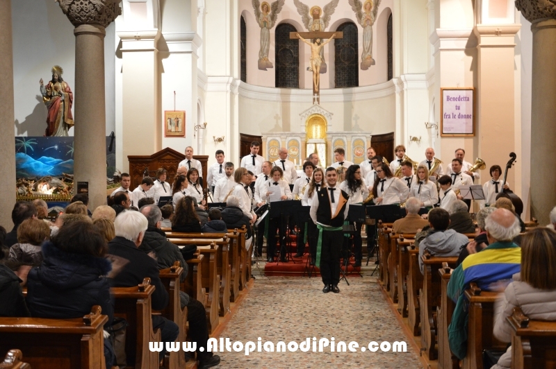 Concerto Natalizio 2015 Gruppo Bandistico Folk Pinetano