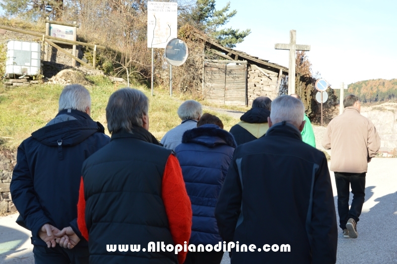 La tappa nel piazzale per la benedizione dei mezzi e delle persone che lavorano nelle cave