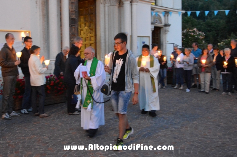 Rosario e processione con fiaccole in onore della patrona Santa Maria Assunta