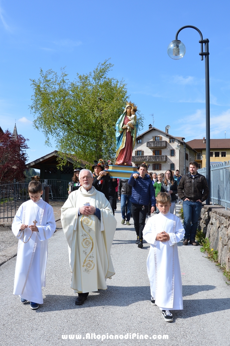 Momenti della processione Madonna del Buon Consiglio a Brusago