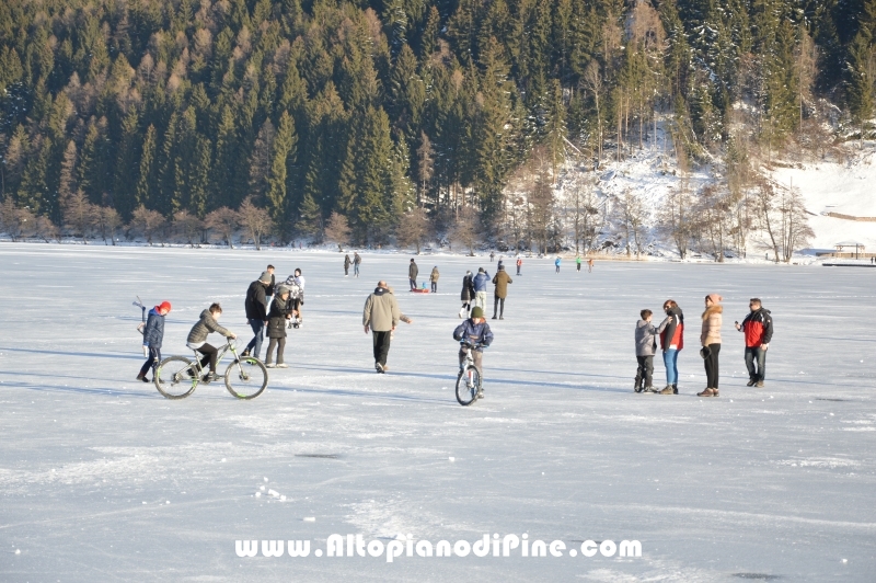 Pattinatori sul lago della Serraia - 30 dicembre 2017