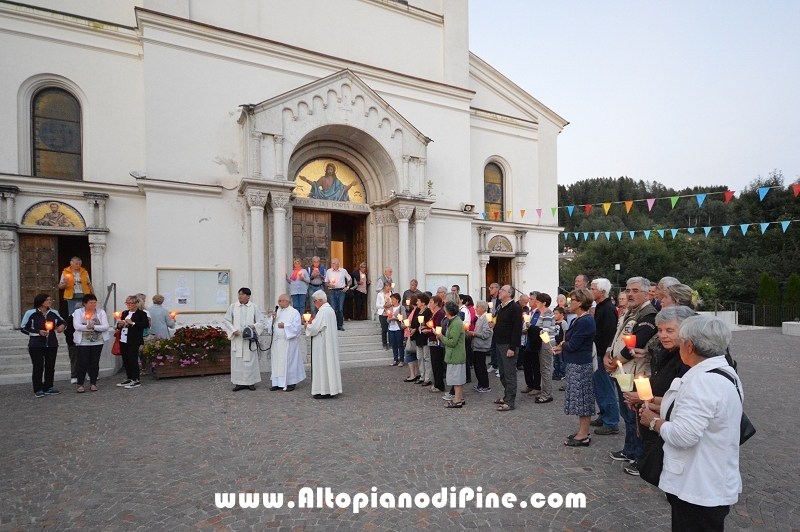 Rosario e processione con fiaccole in onore della patrona Santa Maria Assunta