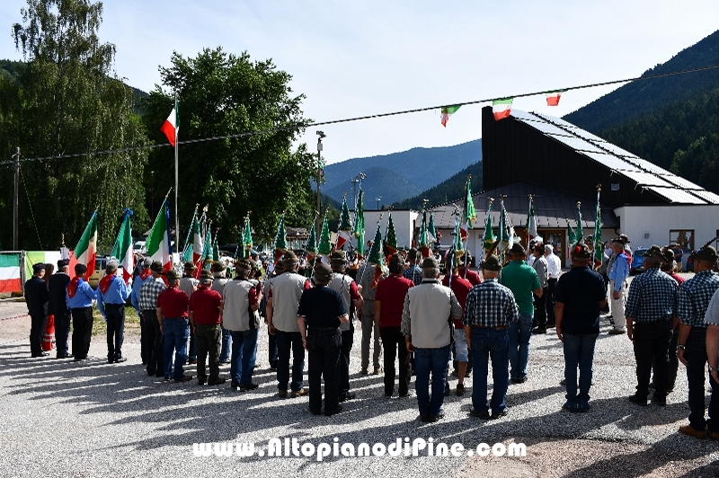 Cerimonia in onore ai caduti e alzabandiera - 85 Alpini Bedollo