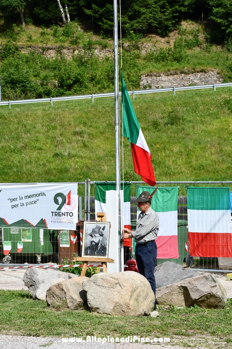 Cerimonia in onore ai caduti e alzabandiera - 85 Alpini Bedollo