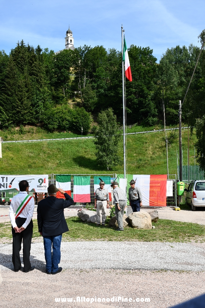 Cerimonia in onore ai caduti e alzabandiera - 85 Alpini Bedollo