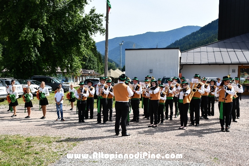Cerimonia in onore ai caduti e alzabandiera - 85 Alpini Bedollo
